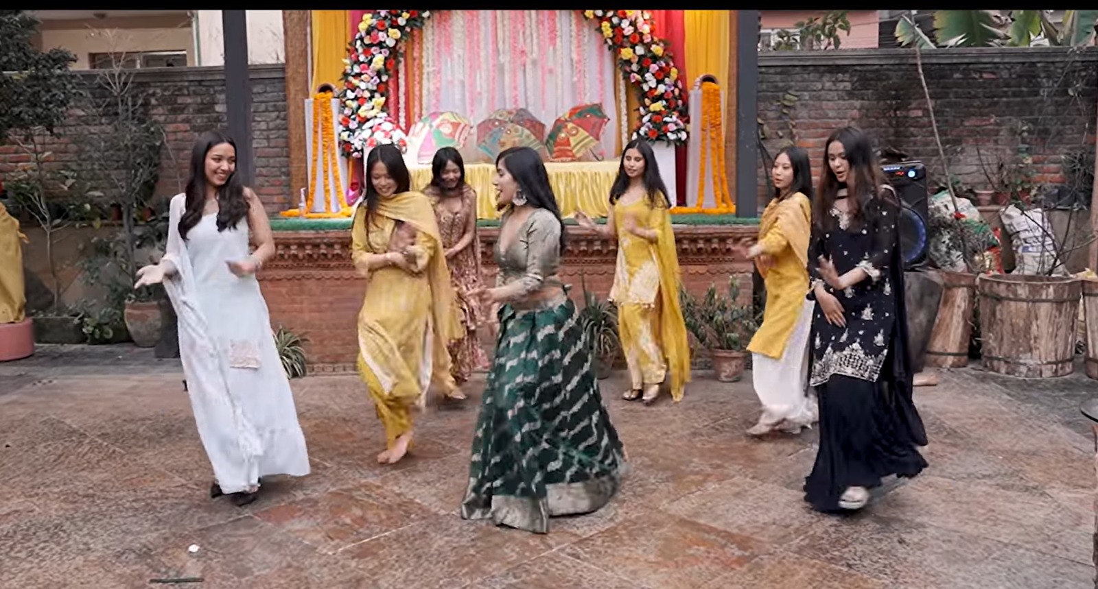 Prajina dancing